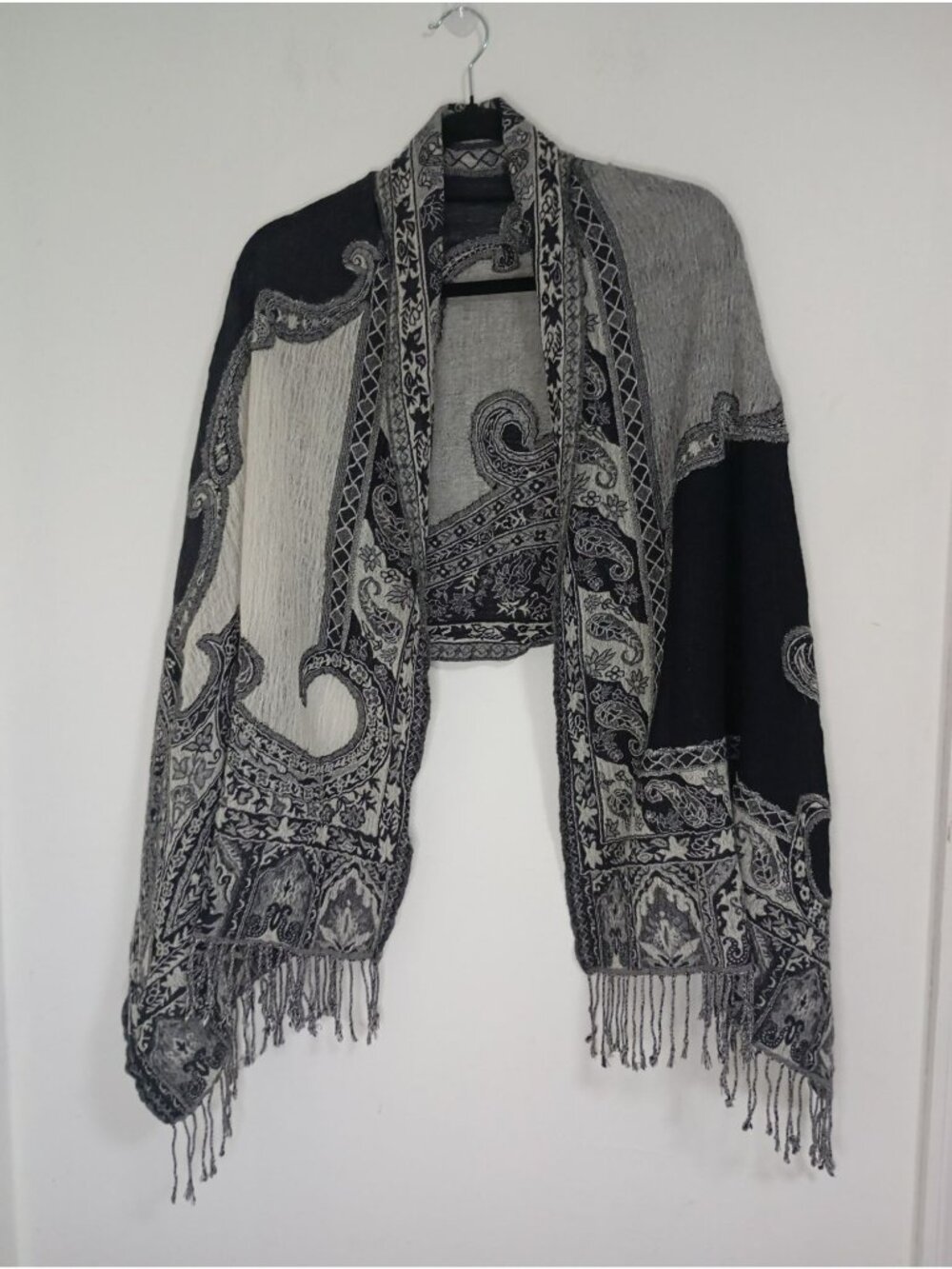 Lucky Wrap Scarf Paisley Fringe Wool Blend Black & Gray